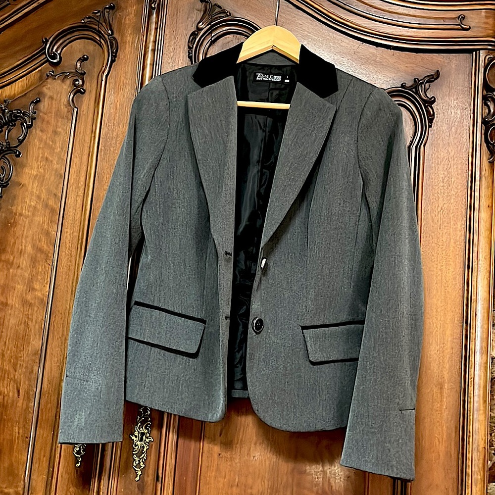 Woman’s jacket and suit pant set by 7th Avenue New York and company